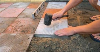 Укладка тротуарной плитки на основание в Тихорецке в октябре