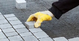 Укладка тротуарной плитки 50 на 50 в Тихорецке в октябре
