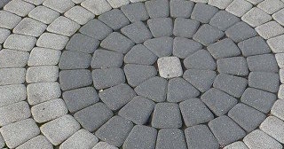 Профессиональная укладка клинкерной брусчатки в Тихорецке в октябре